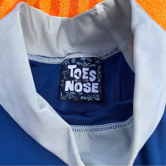 Toes on the Nose Rashguard - Picture 5 of 7